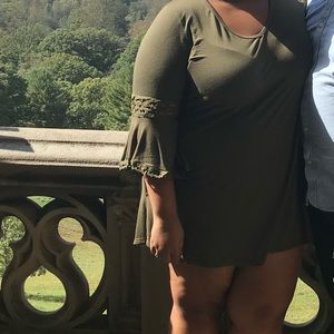 Mini dress w/bellowed sleeves